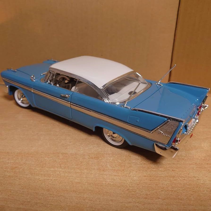 1/18 プリムスフューリー 1958 ライトイエロー ダイキャスト製ミニカー 1/18 プリムスフューリー 1958 ライトイエロー ダイキャスト製